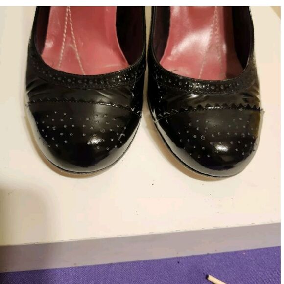 KATE SPADE Kelley Black Patent Leather "Wingtip" Pattern Pumps Sz.6.5 Ret. $328 - Picture 4 of 8